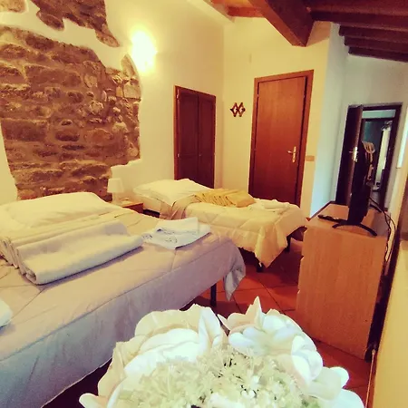In Castello Πανσιόν Gallicano